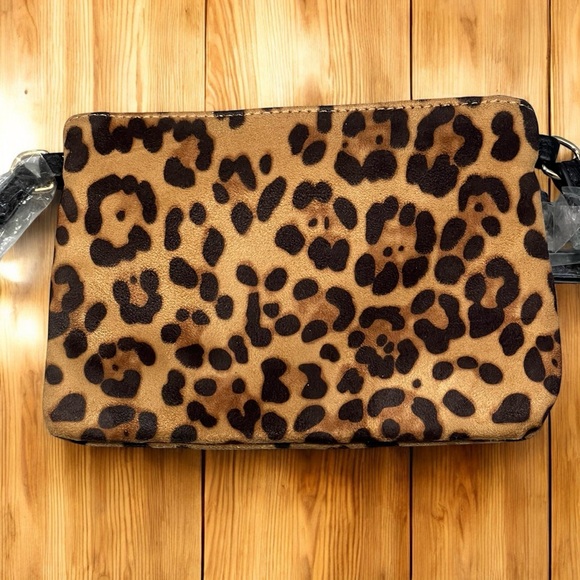 Bebe Leopard Print Faux Leather Crossbody Bag Multiple Zipper Compartments New - Picture 3 of 7